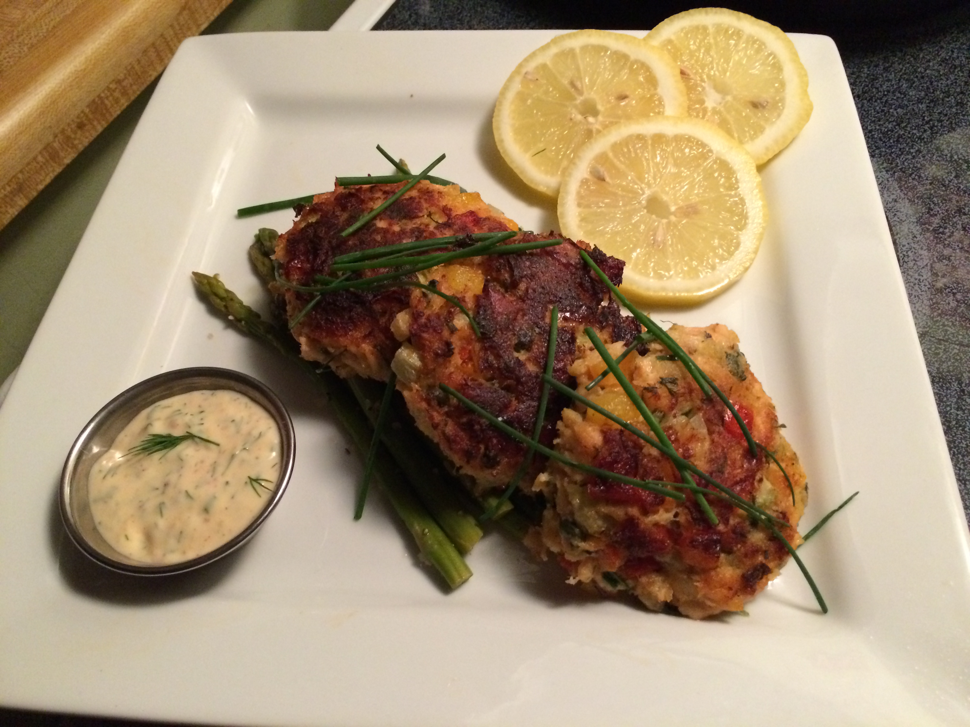 Salmon Cakes With Chive-Dill Aioli