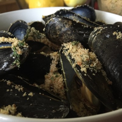 Mussels with Basil-Garlic Breadcrumbs