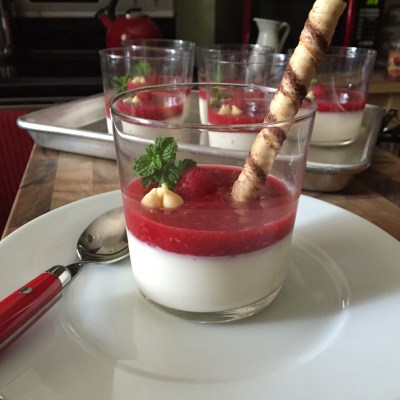 Panna Cotta With Raspberry Sauce