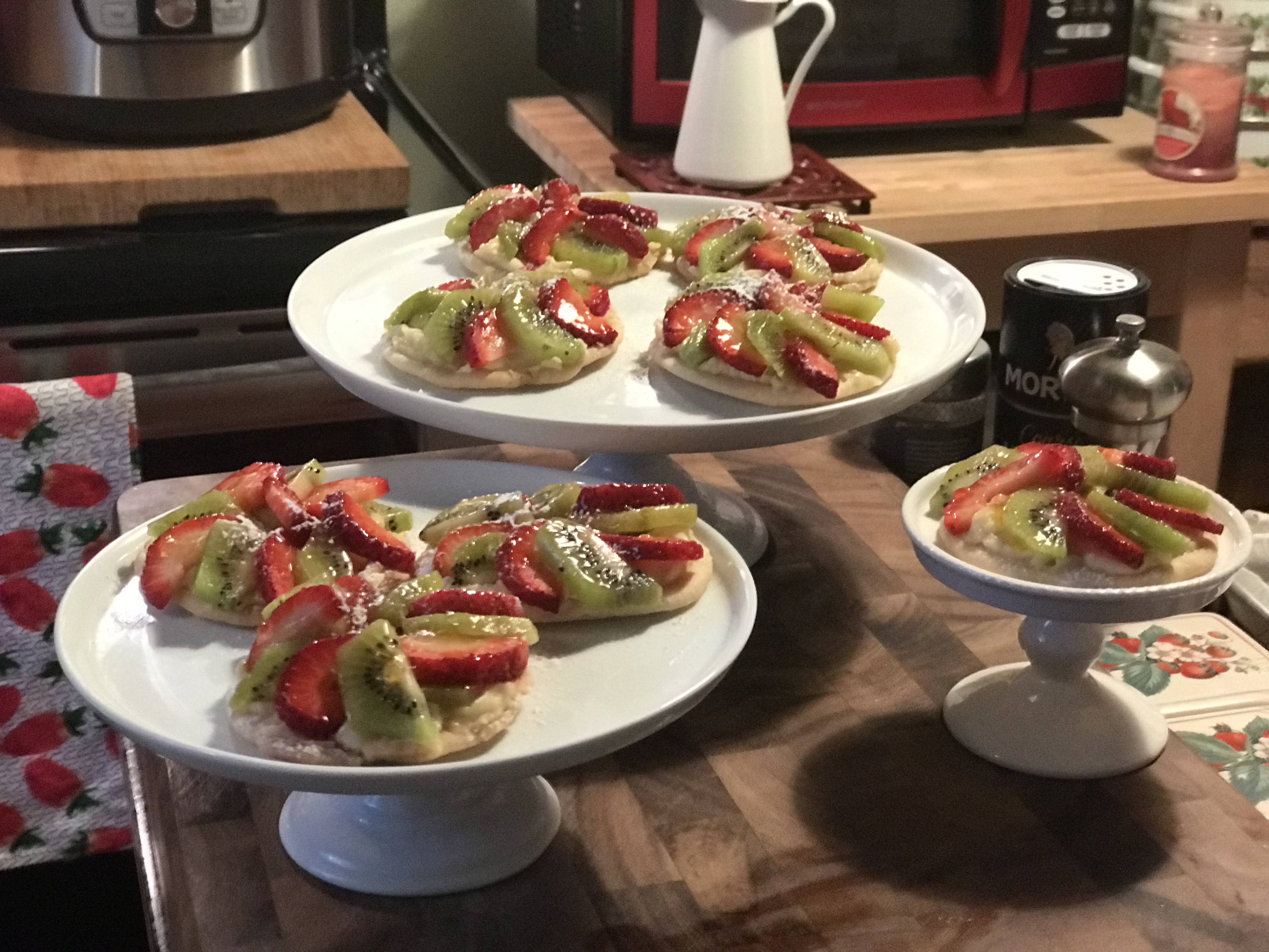Mini Strawberry And Kiwi Summer Fruit Pizzas (46)