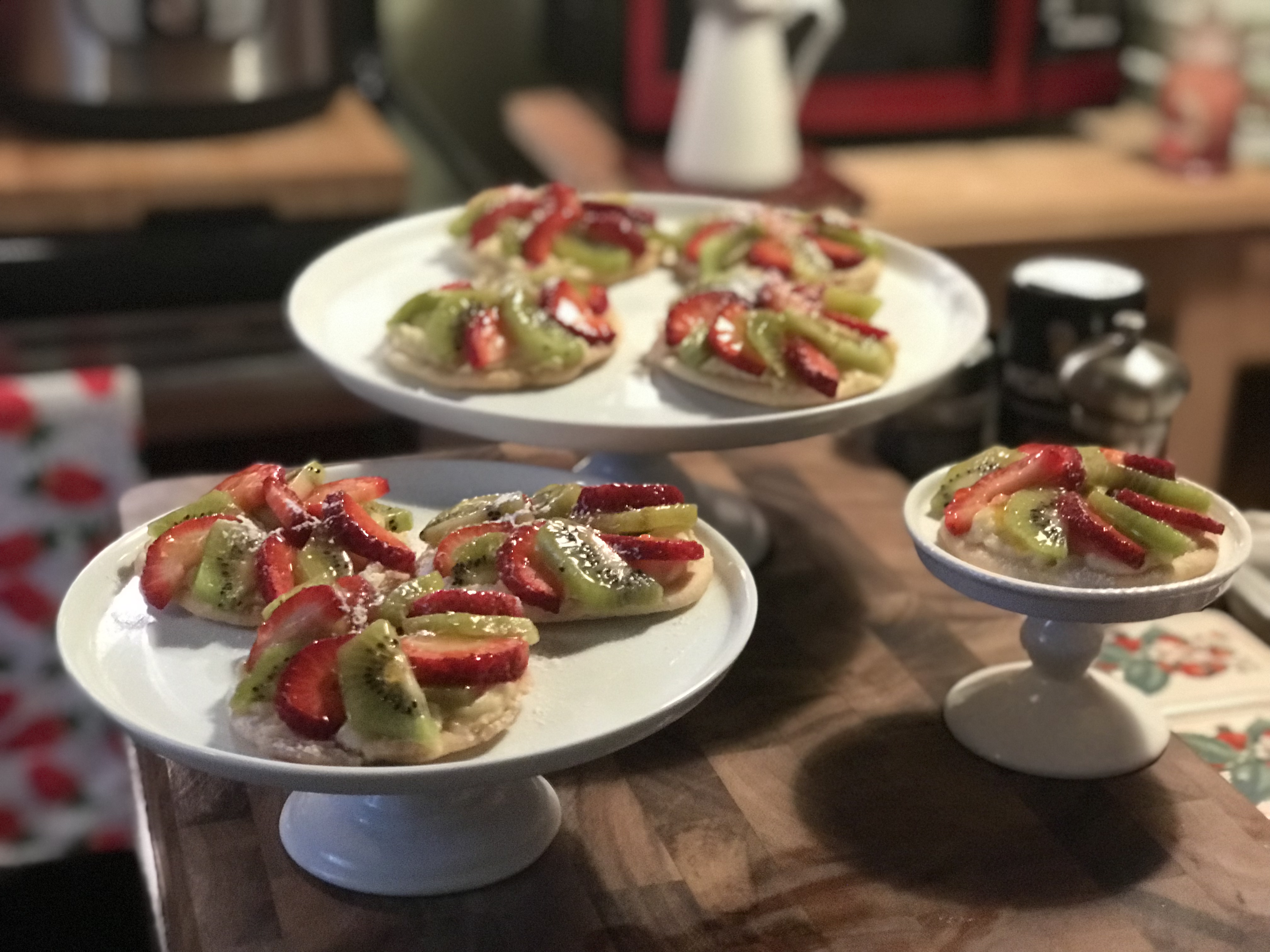 Mini Strawberry And Kiwi Summer Fruit Pizzas